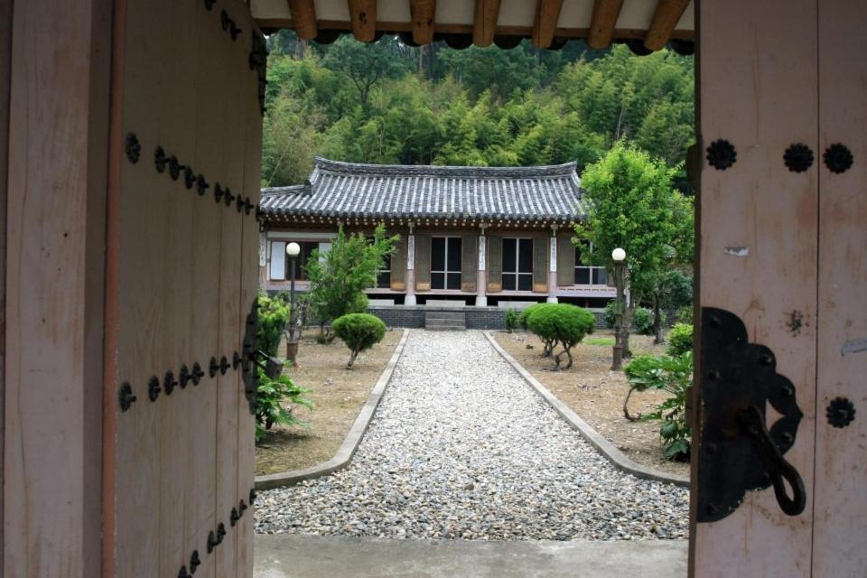 Goseong Choi Pilgan'S Old House Ξενοδοχείο Εξωτερικό φωτογραφία