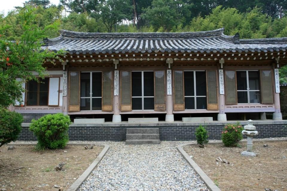Goseong Choi Pilgan'S Old House Ξενοδοχείο Εξωτερικό φωτογραφία