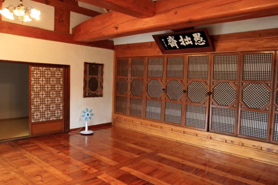 Goseong Choi Pilgan'S Old House Ξενοδοχείο Εξωτερικό φωτογραφία